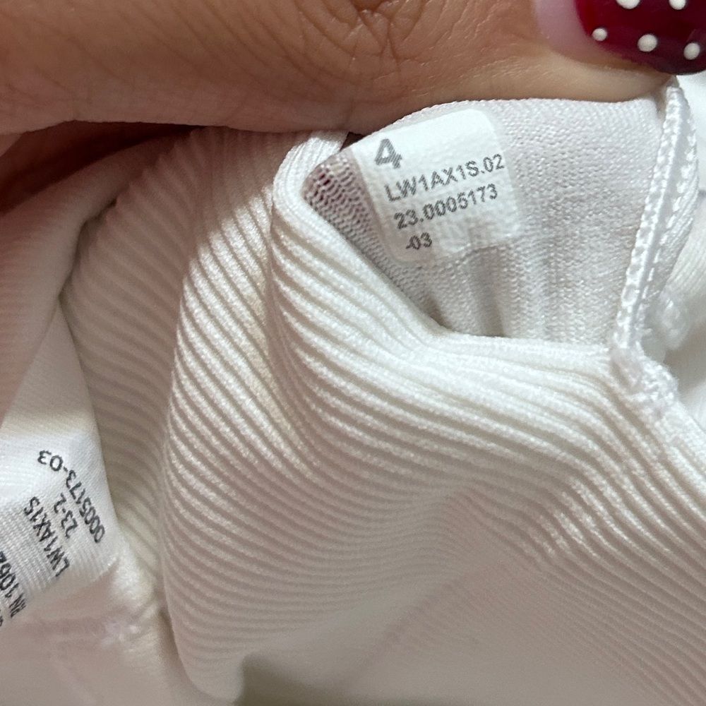 Lululemon EBB Tank - Picture 4 of 5